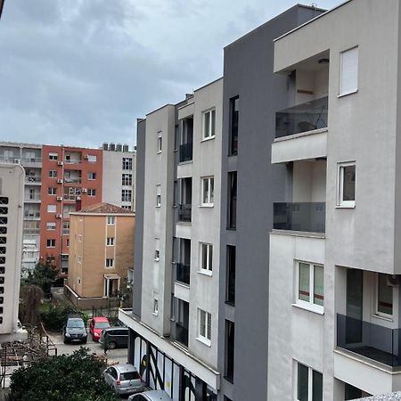 Apartments Holiday Budva Bagian luar foto
